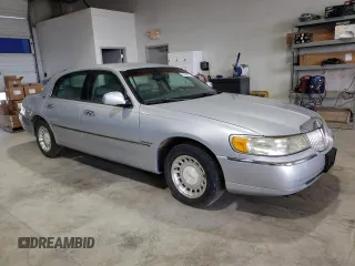 2002 Lincoln Town Car Executive z VIN 1LNHM81W32Y628546, wystawiony jako Copart lot #54248775 z przebiegiem 188 496 mil mil oraz Czysty tytuł • Clean title. Historia ofert i sprzedaży dostępna na DreamBid. Obrazek 4.