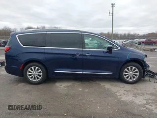 2018 Chrysler Pacifica Touring L z VIN 2C4RC1BG6JR233614, wystawiony jako IAAI lot #40794355 z przebiegiem 52 469 mil mil oraz . Historia ofert i sprzedaży dostępna na DreamBid. Obrazek 14.