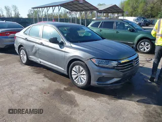 2020 Volkswagen Jetta S z VIN 3VWCB7BU6LM027864, wystawiony jako IAAI lot #41876598 z przebiegiem 118 084 mil mil oraz . Historia ofert i sprzedaży dostępna na DreamBid. Obrazek 1.