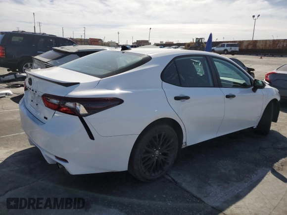 2022 Toyota Camry SE with VIN 4T1G11AK9NU031406, listed as a Copart auction lot 48429805 with 28,448 mi miles and Salvage Title. Bid and sale history available at carsss.com. Image 3.