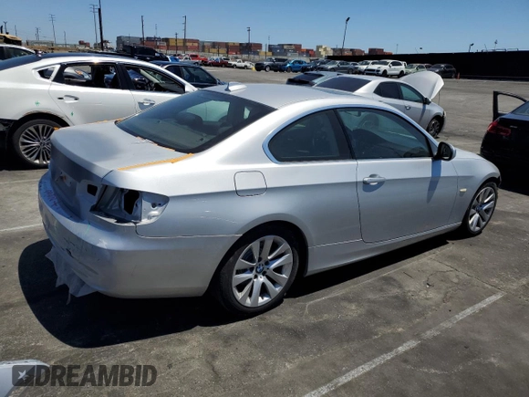 2013 BMW 3 Series 328i z VIN WBAKE5C57DJ107462, wystawiony jako Copart lot #54788605 z przebiegiem 118 763 mil mil oraz Szkoda całkowita • Salvage title. Historia ofert i sprzedaży dostępna na DreamBid. Obrazek 3.