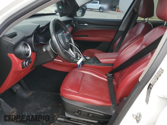 2018 Alfa Romeo Stelvio z VIN ZASFAKAN3J7B89286, wystawiony jako Copart lot #55717365 z przebiegiem 81 672 mil mil oraz Szkoda całkowita • Salvage title. Historia ofert i sprzedaży dostępna na DreamBid. Obrazek 7.