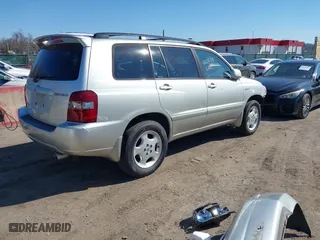 2006 Toyota Highlander w/3rd Row with VIN JTEEP21A560147097, listed as a IAAI auction lot 41602331 with 138,949 mi miles. Bid and sale history available at carsss.com. Image 4.