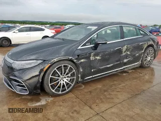 2022 Mercedes-Benz EQS 580 z VIN W1KCG4EB2NA018274, wystawiony jako Copart lot #54780525 z przebiegiem 44 683 mil mil oraz Szkody całkowita. Historia ofert i sprzedaży dostępna na DreamBid. Obrazek 1.