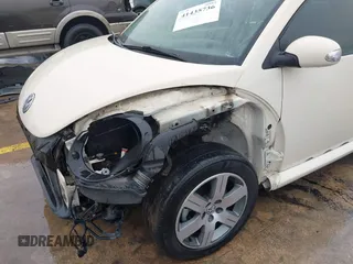2006 Volkswagen New Beetle Coupe with VIN 3VWRR31C66M423272, listed as a IAAI auction lot 41435736 with 133,042 mi miles. Bid and sale history available at carsss.com. Image 6.