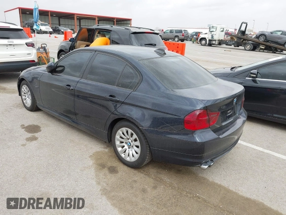 2009 BMW 3 Series 328i with VIN WBAPH77549NM30399, listed as a IAAI auction lot 41837955 with 82,610 mi miles. Bid and sale history available at carsss.com. Image 3.