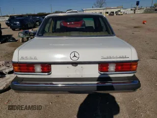 1982 Mercedes-Benz 300 D z VIN WDBAB33A8CB015440, wystawiony jako Copart lot #47839675 z przebiegiem 225 113 mil mil oraz Szkoda całkowita • Salvage title. Historia ofert i sprzedaży dostępna na DreamBid. Obrazek 6.