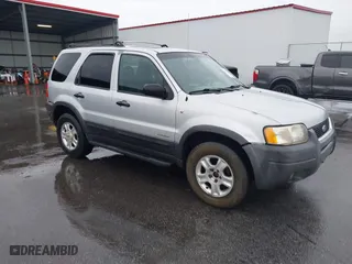 2002 Ford Escape XLT with VIN 1FMCU031X2KA05649, listed as a IAAI auction lot 41714125 with 265,596 mi miles. Bid and sale history available at carsss.com. Image 1.