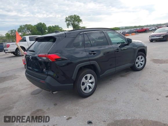 2021 Toyota RAV4 LE z VIN 2T3F1RFV8MW228120, wystawiony jako IAAI lot #42626299 z przebiegiem 72 786 mil mil oraz . Historia ofert i sprzedaży dostępna na DreamBid. Obrazek 4.