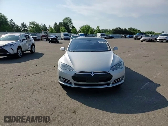 2014 Tesla Model S 60 with VIN 5YJSA1H15EFP51239, listed as a Copart auction lot 59214485 with 153,554 mi miles and Salvage title. Bid and sale history available at DreamBid. Image 13.