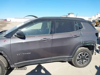 2024 Jeep Compass Trailhawk with VIN 3C4NJDDN4RT135384, listed as a IAAI auction lot 41251948 with 6,981 mi miles and . Bid and sale history available at DreamBid. Image 15.