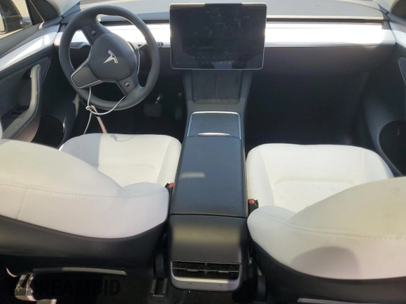 2024 Tesla Model Y z VIN 7SAYGDED8RF123516, wystawiony jako Copart lot #55354655 z przebiegiem 12 521 mil mil oraz Szkoda całkowita • Salvage title. Historia ofert i sprzedaży dostępna na DreamBid. Obrazek 8.