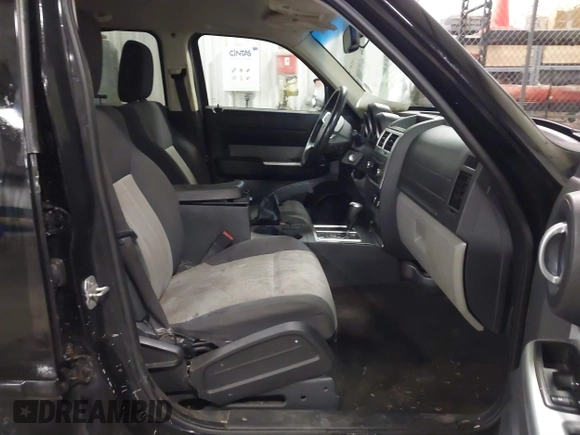 2007 Dodge Nitro SLT with VIN 1D8GT58K77W724530, listed as a IAAI auction lot 41499022 with 214,183 mi miles. Bid and sale history available at carsss.com. Image 5.