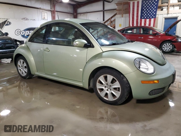2008 Volkswagen New Beetle Coupe S with VIN 3VWPW31C48M524779, listed as a Copart auction lot 83638484 with 93,319 mi miles and Salvage Title. Bid and sale history available at carsss.com. Image 4.