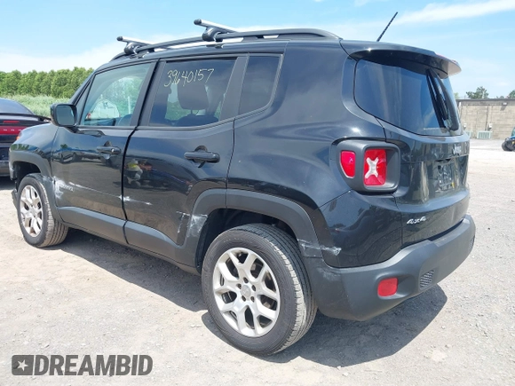 2015 Jeep Renegade Latitude with VIN ZACCJBBT2FPC27884, listed as a IAAI auction lot 39640157 with 136,632 mi miles. Bid and sale history available at carsss.com. Image 3.