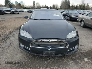 2014 Tesla Model S 60 with VIN 5YJSA1H18EFP45810, listed as a Copart auction lot 86313244 with Not Provided miles and Salvage Title. Bid and sale history available at DreamBid. Image 5.