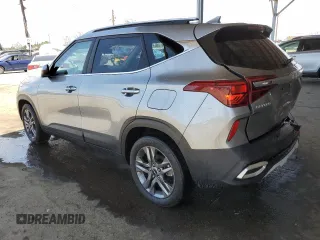 2023 Kia Seltos S z VIN KNDEU2AA8P7385323, wystawiony jako Copart lot #52816795 z przebiegiem 24 351 mil mil oraz Szkoda całkowita • Salvage title. Historia ofert i sprzedaży dostępna na DreamBid. Obrazek 2.