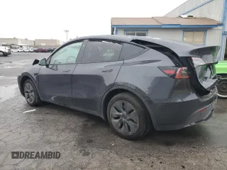 2024 Tesla Model Y z VIN 7SAYGDED4RF125330, wystawiony jako Copart lot #81385224 z przebiegiem 3 631 mil mil oraz Szkoda całkowita • Salvage title. Historia ofert i sprzedaży dostępna na DreamBid. Obrazek 2.