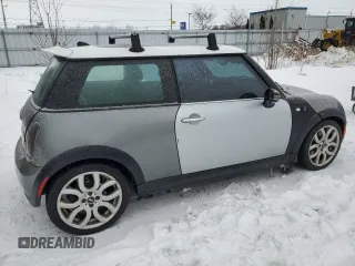 2006 MINI Hardtop S z VIN WMWRE33556TN29417, wystawiony jako Copart lot #42712575 z przebiegiem 265 492 mil mil oraz Czysty tytuł • Clean title. Historia ofert i sprzedaży dostępna na DreamBid. Obrazek 3.