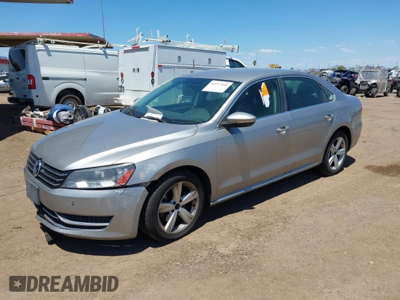 2012 Volkswagen Passat SE с VIN 1VWBH7A32CC026893, выставлен на аукционе IAAI как лот 42217416 с пробегом 197 271 миль миль и . История ставок и продаж доступна на DreamBid. Изображение 2.