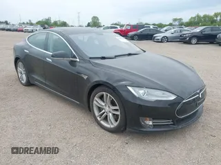 2013 Tesla Model S z VIN 5YJSA1CN1DFP08848, wystawiony jako IAAI lot #42300243 z przebiegiem Nie podano mil oraz . Historia ofert i sprzedaży dostępna na DreamBid. Obrazek 1.