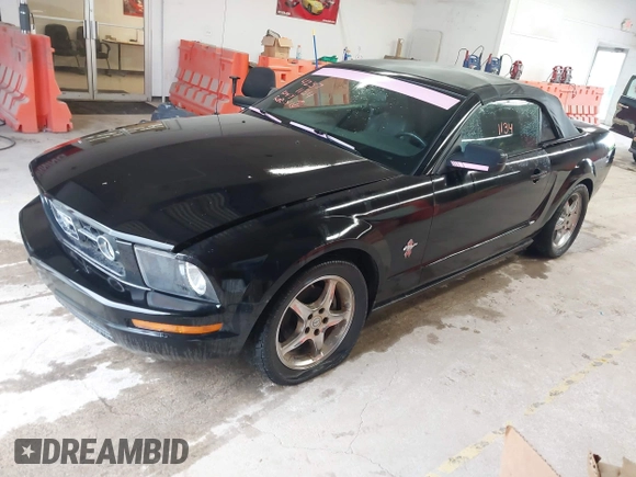 2008 Ford Mustang Deluxe with VIN 1ZVHT84N285117234, listed as a IAAI auction lot 42371134 with 235,658 mi miles and . Bid and sale history available at DreamBid. Image 2.