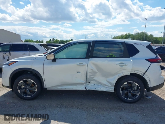 2025 Nissan Rogue SV with VIN 5N1BT3BA5SC828212, listed as a IAAI auction lot 42234352 with 1,256 mi miles and . Bid and sale history available at DreamBid. Image 14.
