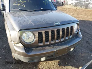 2016 Jeep Patriot Latitude with VIN 1C4NJRFB9GD627671, listed as a IAAI auction lot 41858695 with 999,999 mi miles. Bid and sale history available at carsss.com. Image 11.