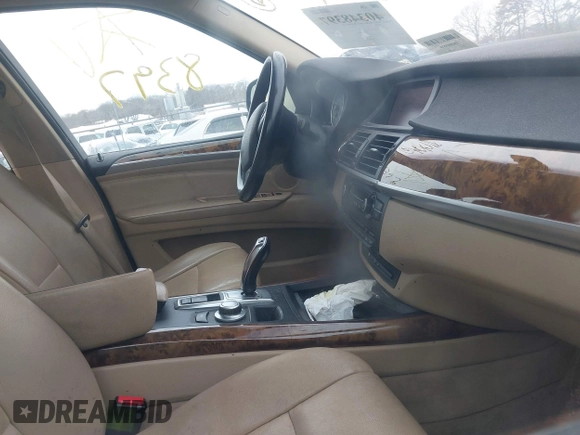 2008 BMW X5 3.0si with VIN 5UXFE43548L004975, listed as a IAAI auction lot 41563255 with 999,999 mi miles. Bid and sale history available at carsss.com. Image 5.