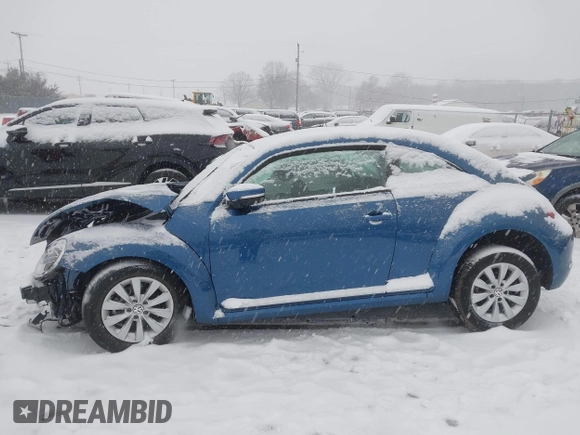 2019 Volkswagen Beetle S с VIN 3VWFD7ATXKM719544, выставлен на аукционе IAAI как лот 41565506 с пробегом 21 734 миль миль и . История ставок и продаж доступна на DreamBid. Изображение 14.