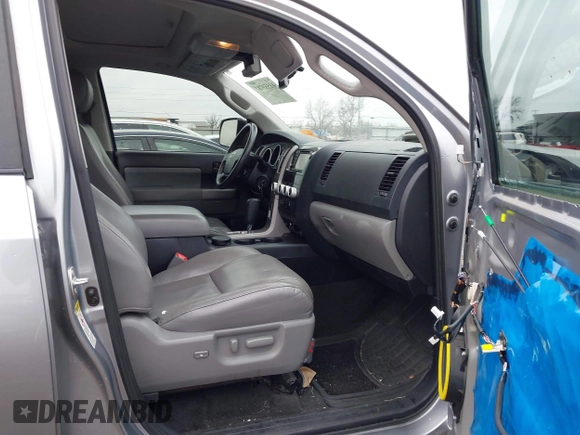 2013 Toyota Sequoia SR5 with VIN 5TDBW5G1XDS078226, listed as a IAAI auction lot 41553787 with 190,632 mi miles. Bid and sale history available at carsss.com. Image 5.
