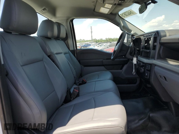 2024 Ford F-250 XL z VIN 1FTBF2BA0REC40741, wystawiony jako Copart lot #54823615 z przebiegiem Nie podano mil oraz Szkoda całkowita • Salvage title. Historia ofert i sprzedaży dostępna na DreamBid. Obrazek 10.