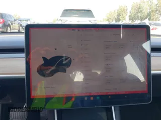2018 Tesla Model 3 Long Range Battery z VIN 5YJ3E1EA2JF039262, wystawiony jako IAAI lot #42463443 z przebiegiem 77 482 mil mil oraz . Historia ofert i sprzedaży dostępna na DreamBid. Obrazek 19.