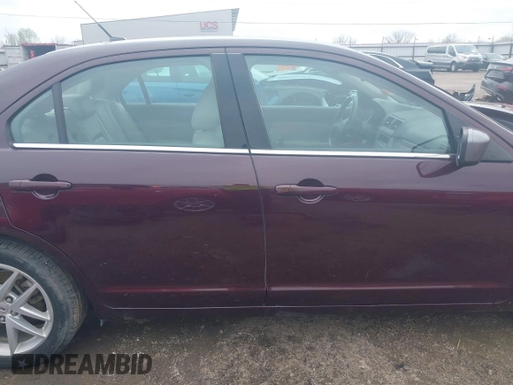 2011 Ford Fusion SEL with VIN 3FAHP0JA5BR253068, listed as a IAAI auction lot 41880066 with 121,410 mi miles. Bid and sale history available at carsss.com. Image 13.