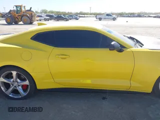 2017 Chevrolet Camaro 1SS z VIN 1G1FE1R7XH0178178, wystawiony jako IAAI lot #41824066 z przebiegiem 89 554 mil mil oraz . Historia ofert i sprzedaży dostępna na DreamBid. Obrazek 14.