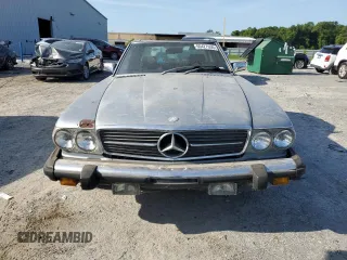 1984 Mercedes-Benz 380 SL z VIN WDBBA45A8EA001735, wystawiony jako Copart lot #60427655 z przebiegiem 100 375 mil mil oraz Czysty tytuł • Clean title. Historia ofert i sprzedaży dostępna na DreamBid. Obrazek 5.