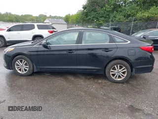 2017 Hyundai Sonata 2.4L z VIN 5NPE24AF2HH483323, wystawiony jako IAAI lot #42322738 z przebiegiem 144 607 mil mil oraz . Historia ofert i sprzedaży dostępna na DreamBid. Obrazek 15.