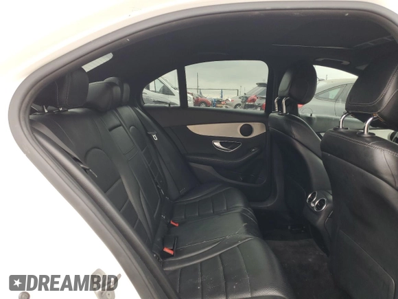 2018 Mercedes-Benz C 300 z VIN 55SWF4JB6JU275731, wystawiony jako Copart lot #55496575 z przebiegiem 51 107 mil mil oraz Szkoda całkowita • Salvage title. Historia ofert i sprzedaży dostępna na DreamBid. Obrazek 10.