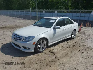 2010 Mercedes-Benz C 300 Sport z VIN WDDGF8BB2AF441997, wystawiony jako IAAI lot #42070921 z przebiegiem 104 467 mil mil oraz . Historia ofert i sprzedaży dostępna na DreamBid. Obrazek 2.