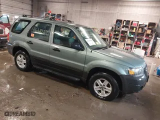 2005 Ford Escape XLS Value with VIN 1FMYU92Z25KD28826, listed as a IAAI auction lot 41638262 with 1 mi miles. Bid and sale history available at carsss.com. Image 1.