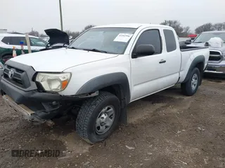 2013 Toyota Tacoma PreRunner with VIN 5TFTU4GN5DX040386, listed as a IAAI auction lot 41592956 with 217,885 mi miles. Bid and sale history available at carsss.com. Image 2.