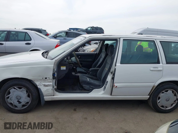 1998 Volvo V70 с VIN YV1LW5541W2350300, выставлен на аукционе IAAI как лот 42343799 с пробегом 286 071 миль миль и . История ставок и продаж доступна на DreamBid. Изображение 15.