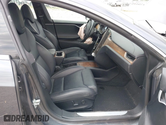 2019 Tesla Model S 75D with VIN 5YJSA1E22KF300407, listed as a IAAI auction lot 40034839 with 59,178 mi miles and . Bid and sale history available at DreamBid. Image 5.