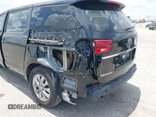 2020 Kia Sedona EX with VIN KNDMB5C19L6617993, listed as a IAAI auction lot 39711859 with 66,083 mi miles. Bid and sale history available at carsss.com. Image 6.