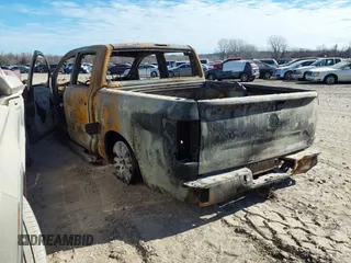2017 Nissan Titan SV z VIN 1N6AA1E56HN532702, wystawiony jako IAAI lot #41645162 z przebiegiem Nie podano mil oraz . Historia ofert i sprzedaży dostępna na DreamBid. Obrazek 3.