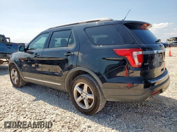 2018 Ford Explorer XLT z VIN 1FM5K7D88JGB07875, wystawiony jako Copart lot #56754745 z przebiegiem 85 422 mil mil oraz Szkoda całkowita • Salvage title. Historia ofert i sprzedaży dostępna na DreamBid. Obrazek 2.