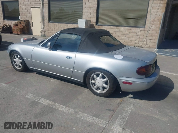 1991 Mazda MX-5 Miata Special Edition z VIN JM1NA3511M1235948, wystawiony jako IAAI lot #42322754 z przebiegiem 151 065 mil mil oraz . Historia ofert i sprzedaży dostępna na DreamBid. Obrazek 3.