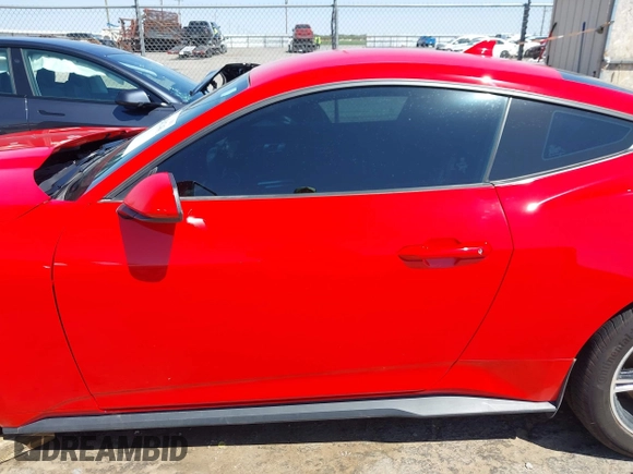 2024 Ford Mustang EcoBoost z VIN 1FA6P8TH8R5146979, wystawiony jako IAAI lot #42017450 z przebiegiem 6 253 mil mil oraz . Historia ofert i sprzedaży dostępna na DreamBid. Obrazek 14.