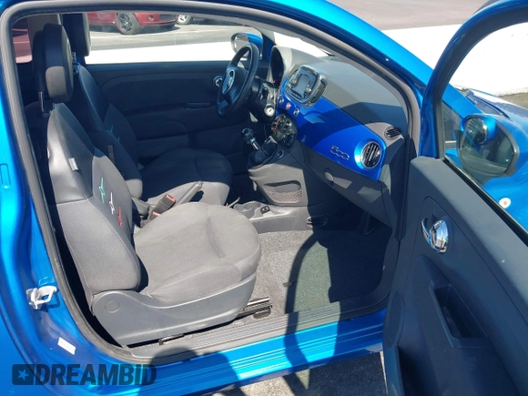 2016 FIAT 500 Pop z VIN 3C3CFFAR0GT161347, wystawiony jako IAAI lot #42497982 z przebiegiem 64 888 mil mil oraz . Historia ofert i sprzedaży dostępna na DreamBid. Obrazek 5.