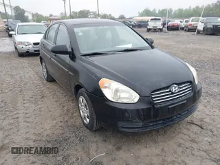 2008 Hyundai Accent GLS z VIN KMHCN46C58U183337, wystawiony jako IAAI lot #42368372 z przebiegiem 179 084 mil mil oraz . Historia ofert i sprzedaży dostępna na DreamBid. Obrazek 1.